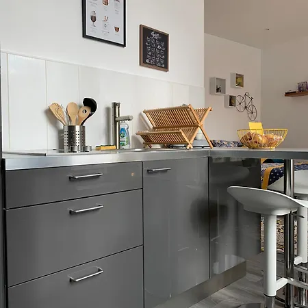 Speciale - 2 Cosy - 1 Au Rez-de-chausse Et 1 Autre Au 2eme Etages - Centre - Ideal Visites - Parking Juste En Face - Proche Gare - Gere Par Prestazen Services Appartement