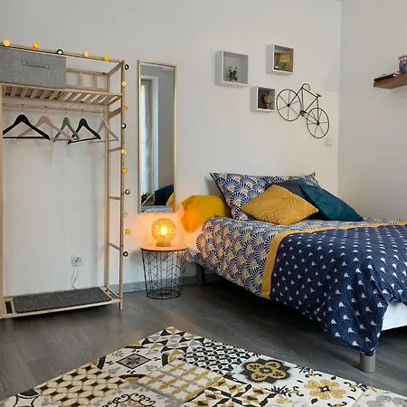 Speciale - 2 Cosy - 1 Au Rez-de-chausse Et 1 Autre Au 2eme Etages - Centre - Ideal Visites - Parking Juste En Face - Proche Gare - Gere Par Prestazen Services Appartement *